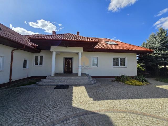 Rezydencja 400 m² z widokiem na Ślężę, 8 pokoi, garaże