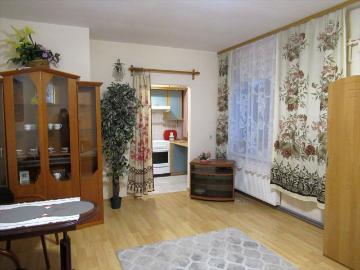 Przestronne 40 m² z ogródkiem, blisko komunikacji