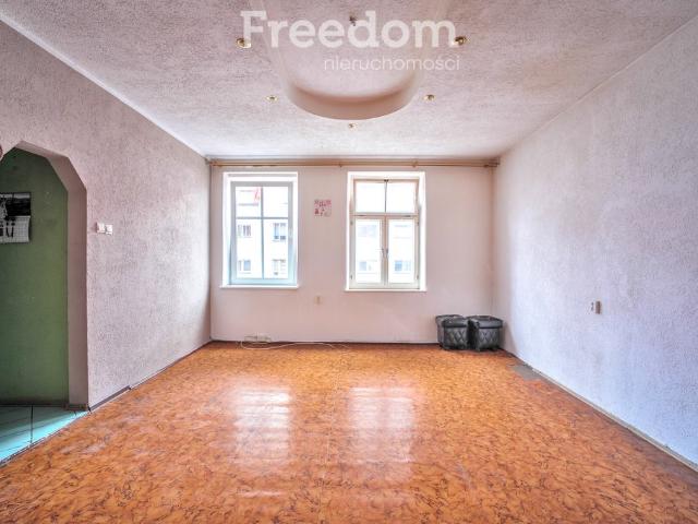 Przestronne 42m² do remontu w stylowej kamienicy