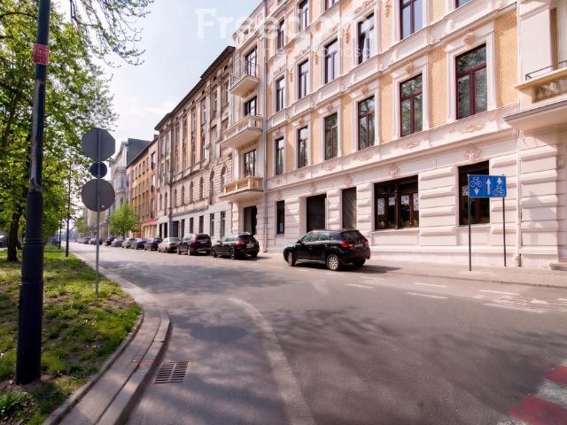 Polecam przestronne 4 pokojowe mieszkanie 102 m² w centrum Łodzi