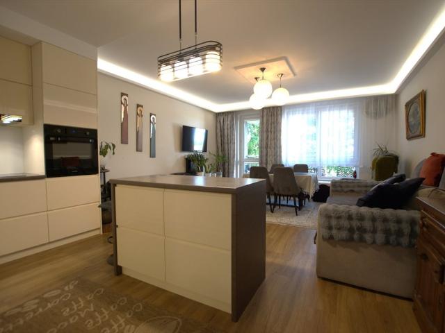 Na sprzedaż przestronne 4 pokojowe mieszkanie 92 m² z balkonami i garażem