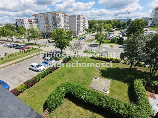 Zapraszam do obejrzenia przestronnego 4 pokojowego mieszkania z balkonem