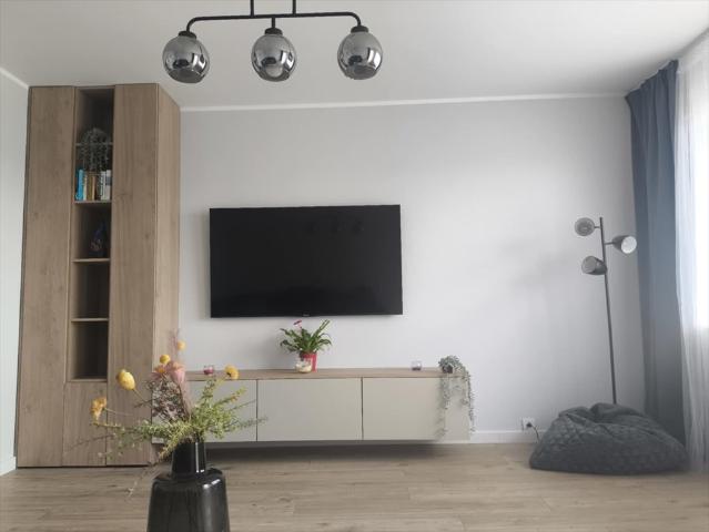 Przestronne 4 pokojowe mieszkanie z dużym balkonem loggia