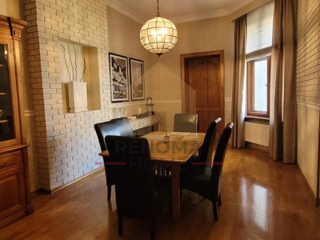 Na sprzedaż przestronne 5 pokojowe mieszkanie 158 m² z dużą kuchnią i garażem