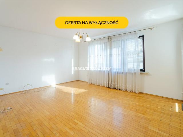 Sprzedam przestronne 5 pokojowe mieszkanie 90 m² w Krakowie