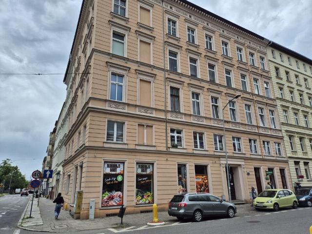 Przestronne 5 pokojowe mieszkanie z dwoma kuchniami