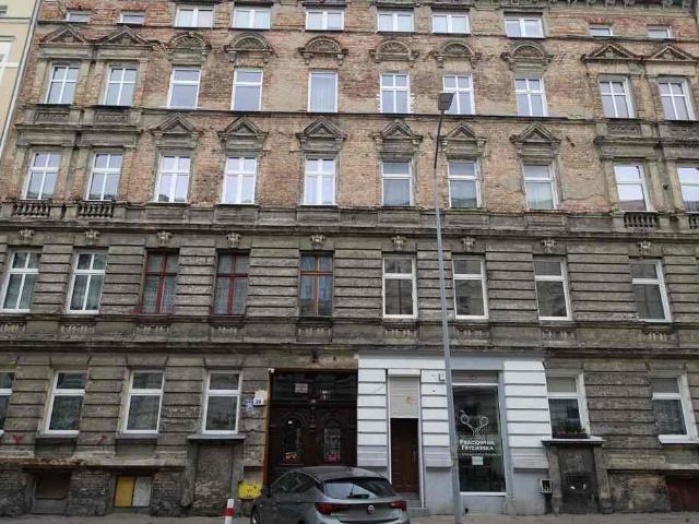 Przestronne 5 pokojowe mieszkanie z piwnicą i udziałem w gruncie