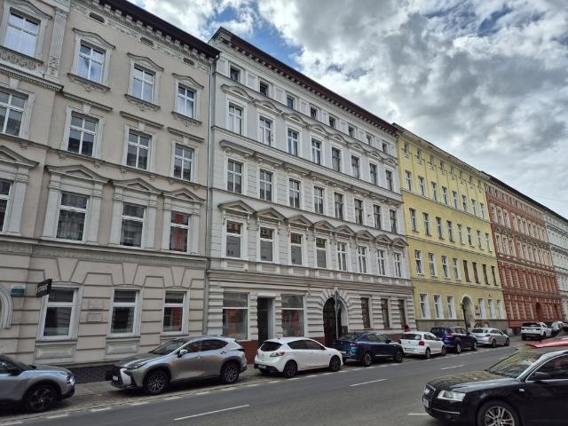 Przestronne 5 pokojowe mieszkanie z piwnicami