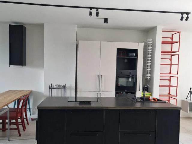 Przestronne 70 m² w Port Praski z windą i garażem