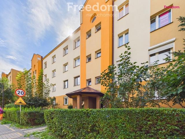 Przestronne 81 m² mieszkanie w Radomiu z potencjałem odświeżenia