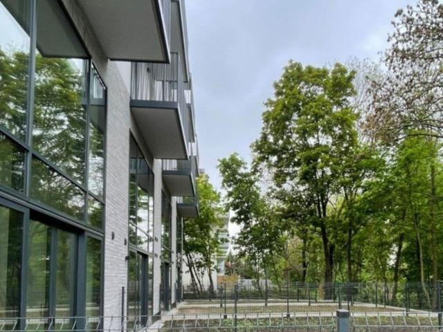 Przestronne 94 m² apartament z antresolą i widokiem na park