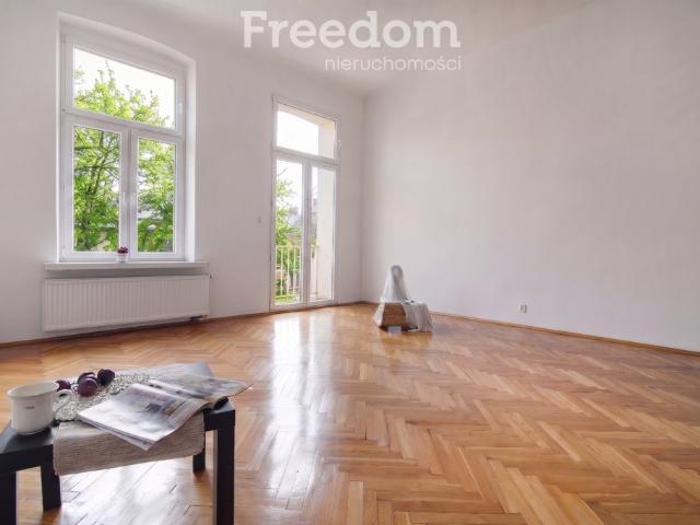 Przestronne 101,84 m² w centrum Łodzi aranżacja i klimat kamienicy