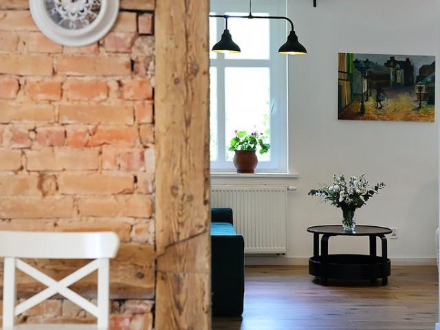 Do sprzedania przestronne 102 m² mieszkanie z widokiem na jezioro