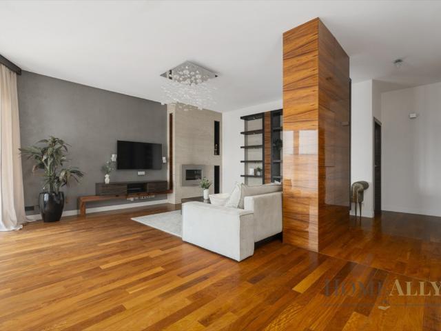 Przestronne 103 m² apartament z balkonem i kominkiem