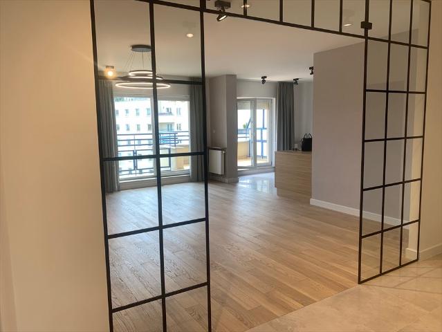 Przestronne 164 m² apartament z tarasami i garażem