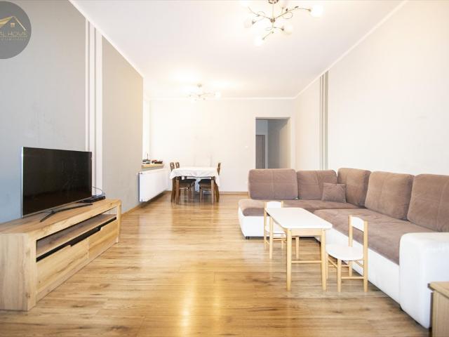 Przestronne 174m2 mieszkanie z 2 łazienkami i balkonem