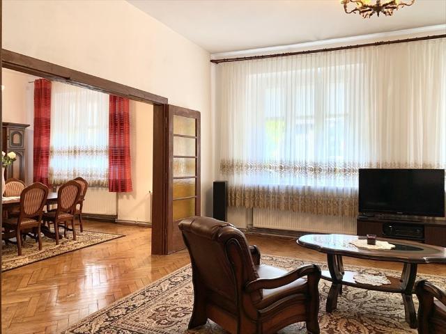 Zapraszam do przestronnego 177m² mieszkania w sercu Katowic