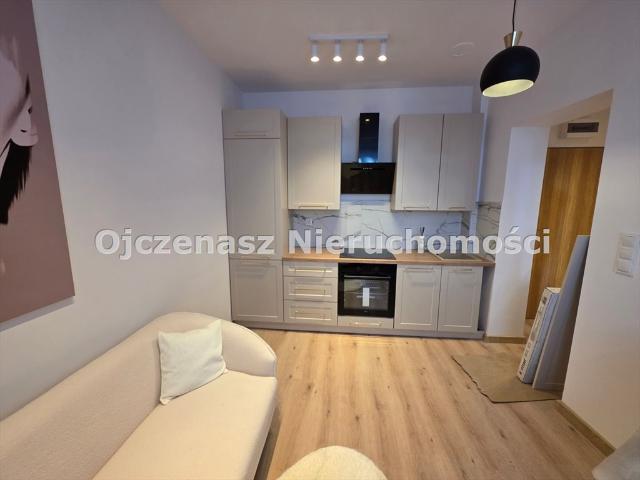 Przestronne 26 m² po remoncie w odrestaurowanej kamienicy
