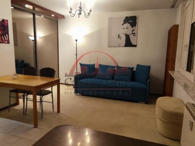 Przestronne 28 m² mieszkanie w Warszawie blisko metra