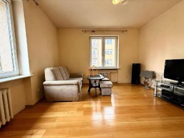 Przestronne 2 pokoje z balkonem, jasne, piwnica, centrum