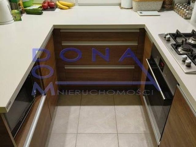 Przestronne 2 pokoje z klimatyzacją, balkon i komórka