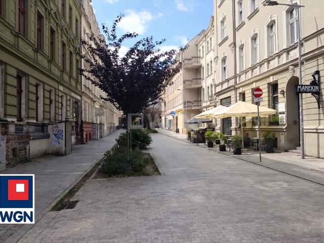 Przestronne 2 pokoje z wysokimi sufitami w centrum Poznania polecam!