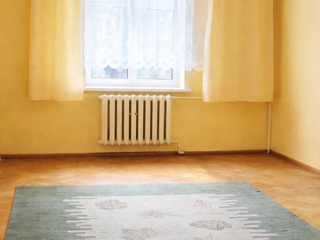 Przestronne 2 pokoje do remontu z parkingiem polecam