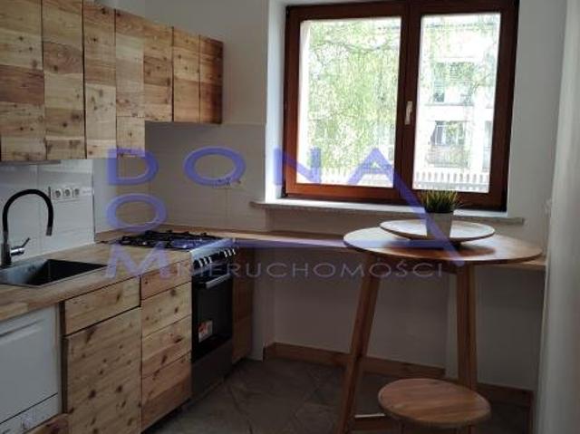 Zapraszam do obejrzenia przestronnego 2 pokojowego mieszkania 51 m² z balkonem w Bałutach