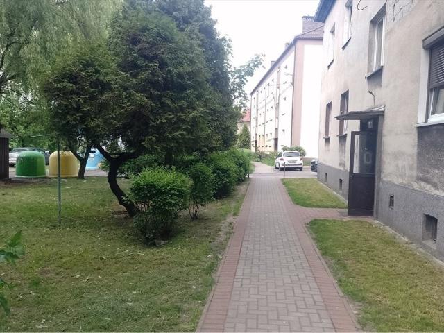 Przestronne 2 pokojowe mieszkanie na parterze z dużym potencjałem polecam!