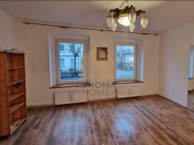 Polecam przestronne 2 pokojowe mieszkanie 61 m² na parterze w Świebodzicach