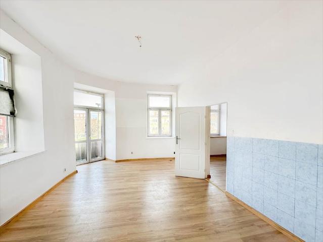 Przestronne 2 pokojowe mieszkanie w kamienicy z balkonem