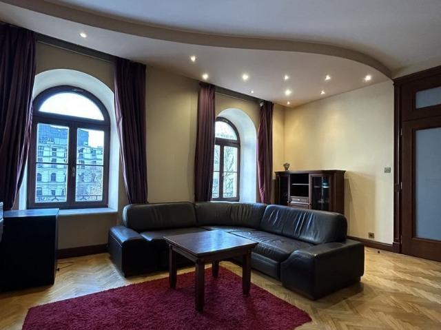 Na sprzedaż przestronne 2 pokojowe mieszkanie 47 m² w Warszawie