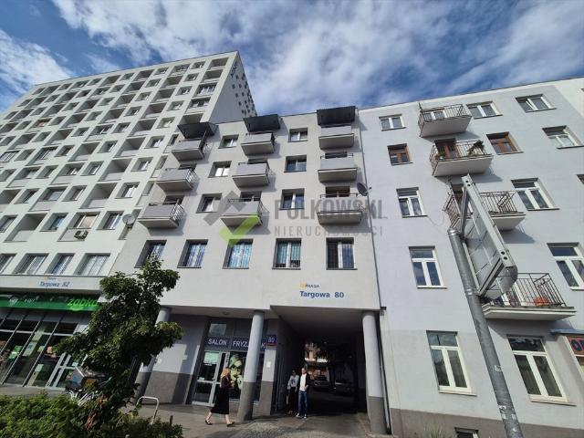 Przestronne 2 pokojowe mieszkanie z balkonem w Warszawie