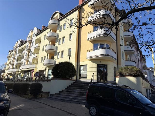 Przestronne 2 pokojowe mieszkanie z balkonem, blisko centrum polecam!