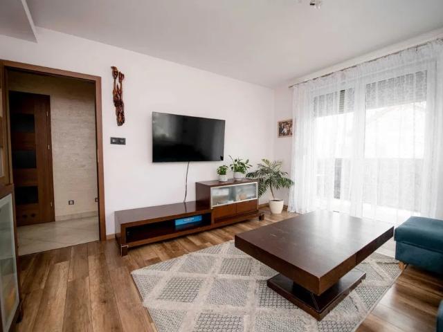 Przestronne 2 pokojowe mieszkanie z balkonem i klimatyzacją