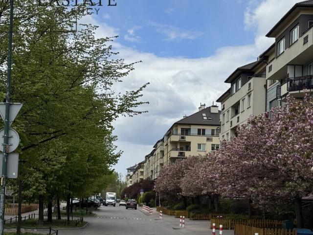 Przestronne 2 pokojowe mieszkanie z balkonem i windą