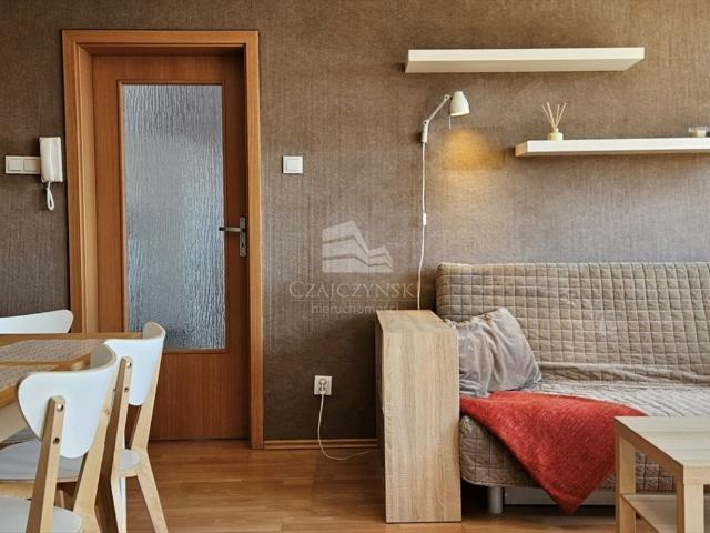 Przestronne 2 pokojowe mieszkanie z balkonem i windą