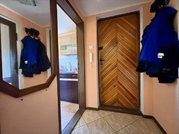 Przestronne 2 pokojowe mieszkanie z piwnicą i miejscem parkingowym