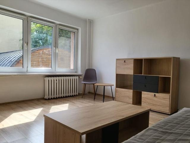 Przestronne 38m² z balkonem, gotowe do odświeżenia