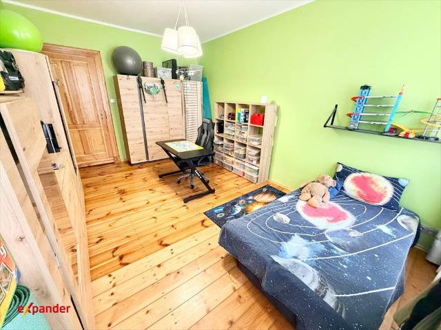 Zapraszam do obejrzenia przestronnego 3 pok. z możliwością czwartego w kamienicy