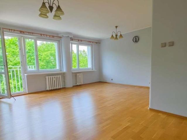 Sprzedam przestronne 3 pokojowe mieszkanie z balkonem w Poznaniu