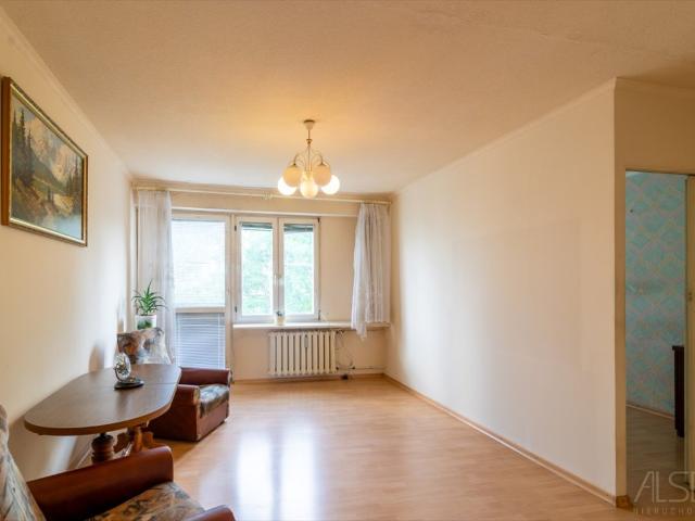 Sprzedam przestronne 3 pokojowe mieszkanie z balkonem i widokiem na zieleń