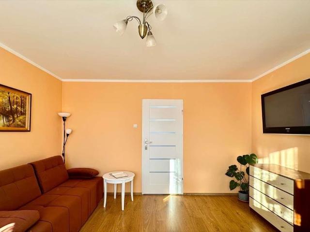 Przestronne 3 pokoje z balkonem, jasna kuchnia, niski czynsz