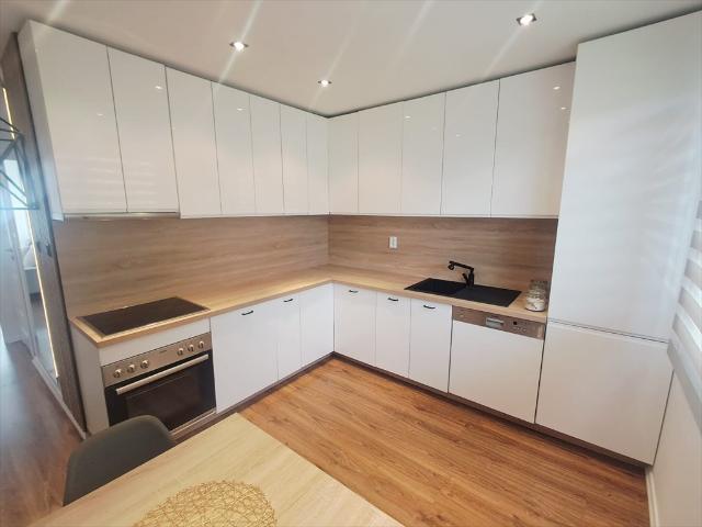 Na sprzedaż przestronne 3 pokojowe mieszkanie 64 m² z balkonem