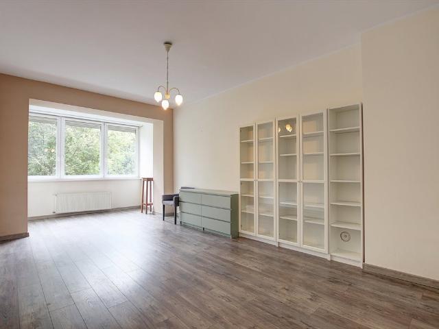 Przestronne 3 pokojowe mieszkanie 70 m² w klimatycznej kamienicy