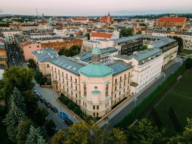 Przestronne 3 pokojowe mieszkanie przy Wawelu z SPA i patio