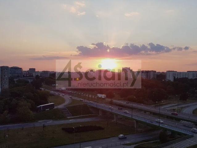 Sprzedam przestronne 3 pokojowe mieszkanie 68 m² z widokiem na Ursynów