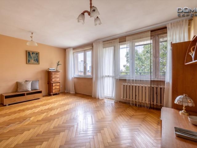 Przestronne 3 pokojowe mieszkanie z balkonem w centrum Bolesławca
