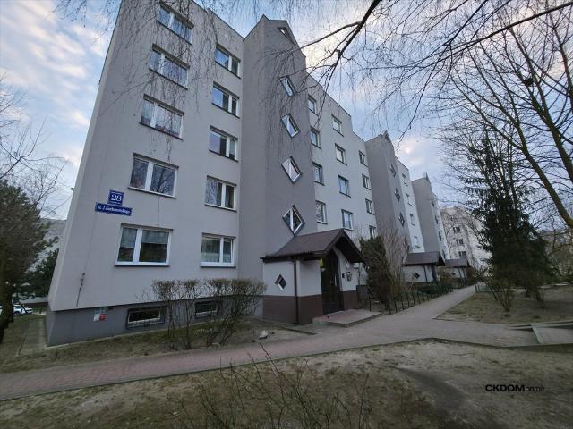 Do sprzedania przestronne 3 pokojowe mieszkanie 70 m² z balkonem