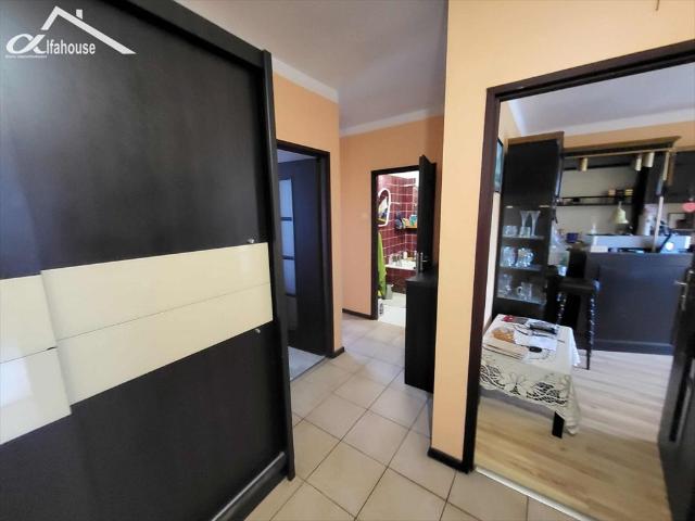 Sprzedam przestronne 3 pokojowe mieszkanie z balkonem i piwnicą